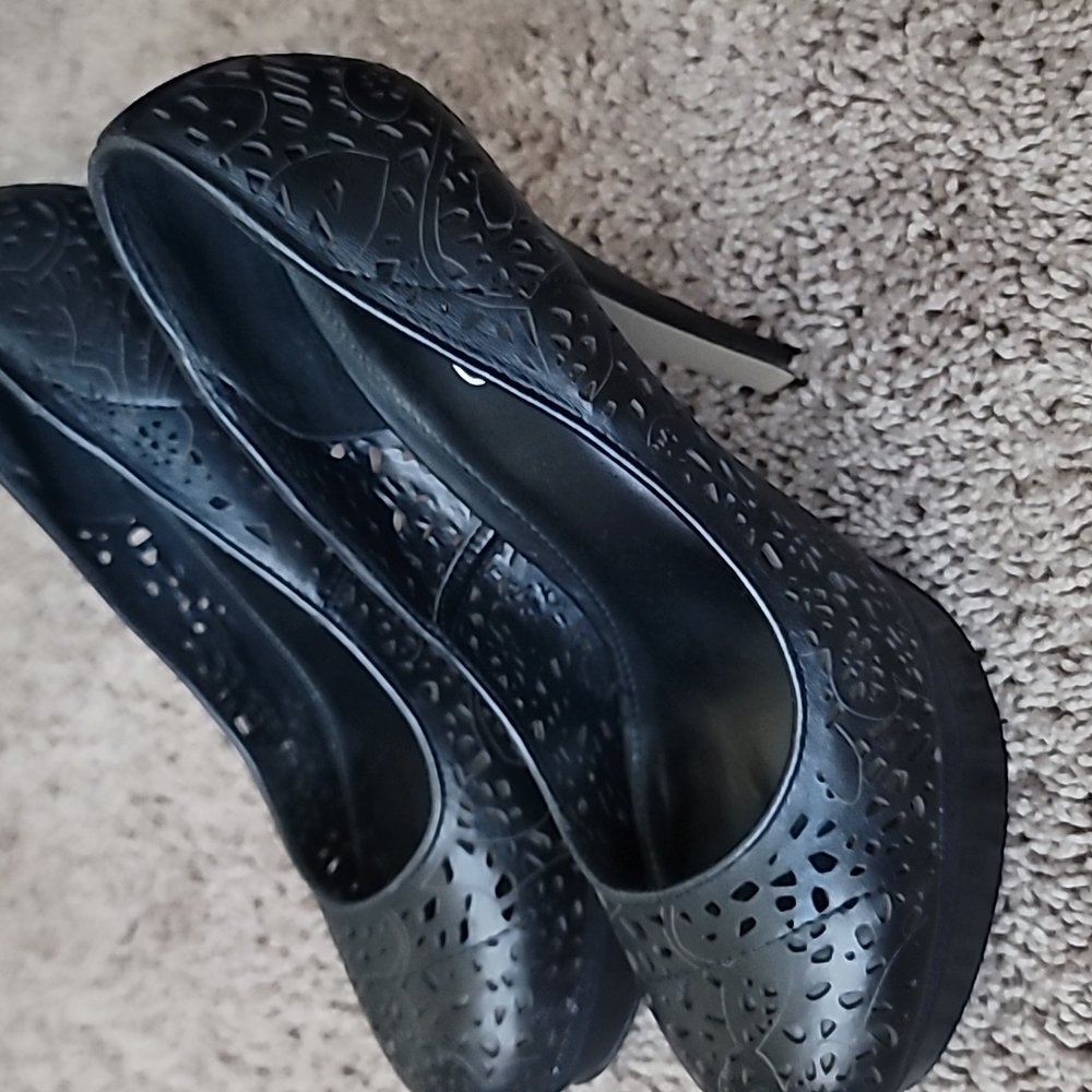 Heels - Picture 2 of 2